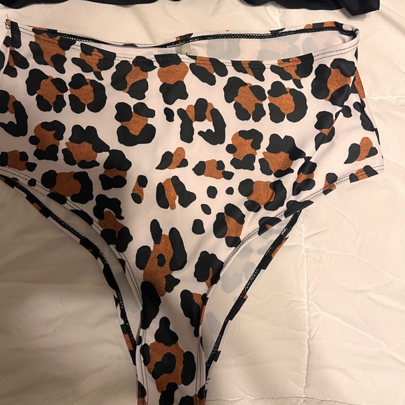 Leopard print bikini - Picture 2 of 6